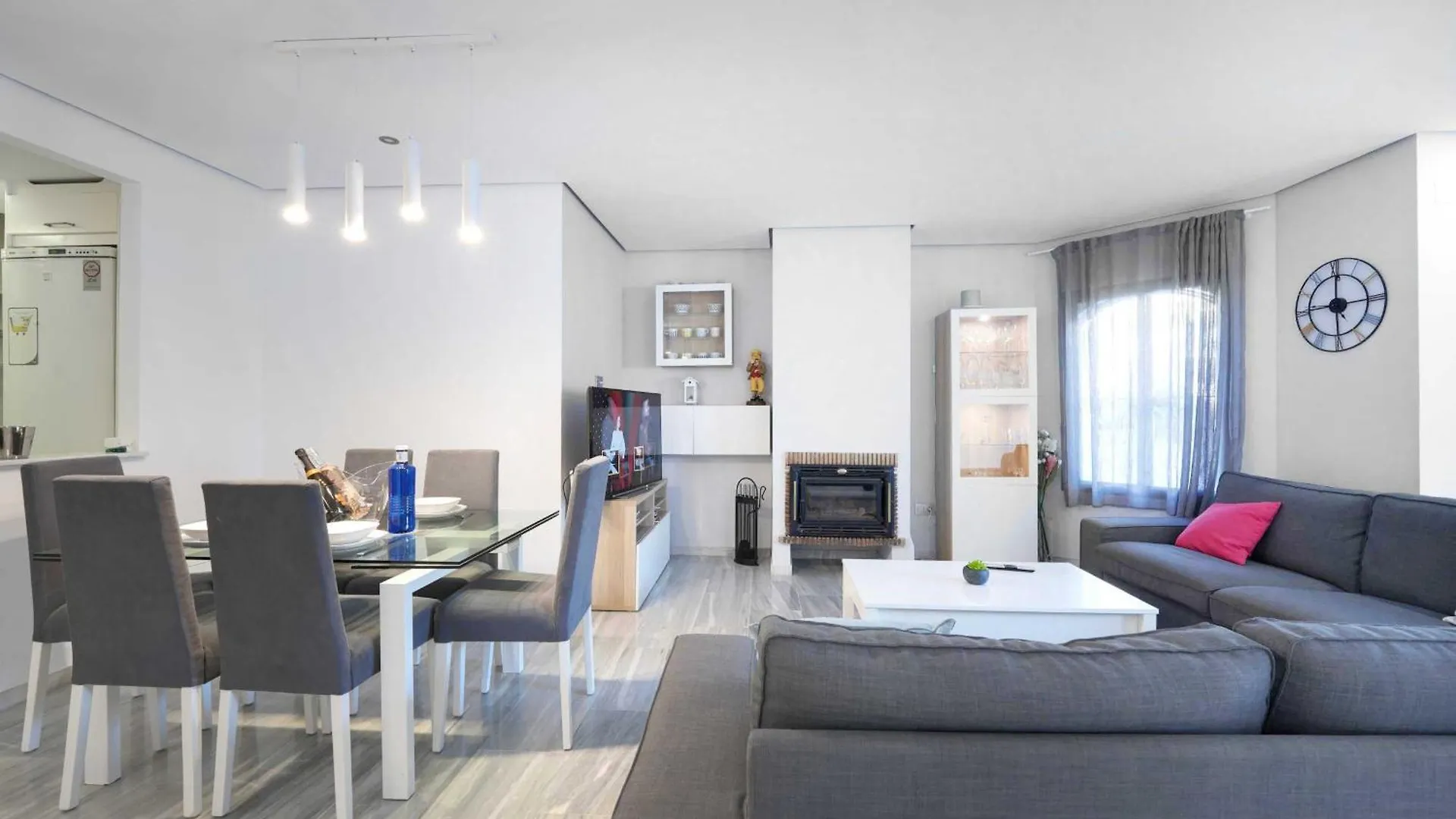 2033 Modern 3 Bed Large Terrace With Sun Loungers Apartment Marbella Spain