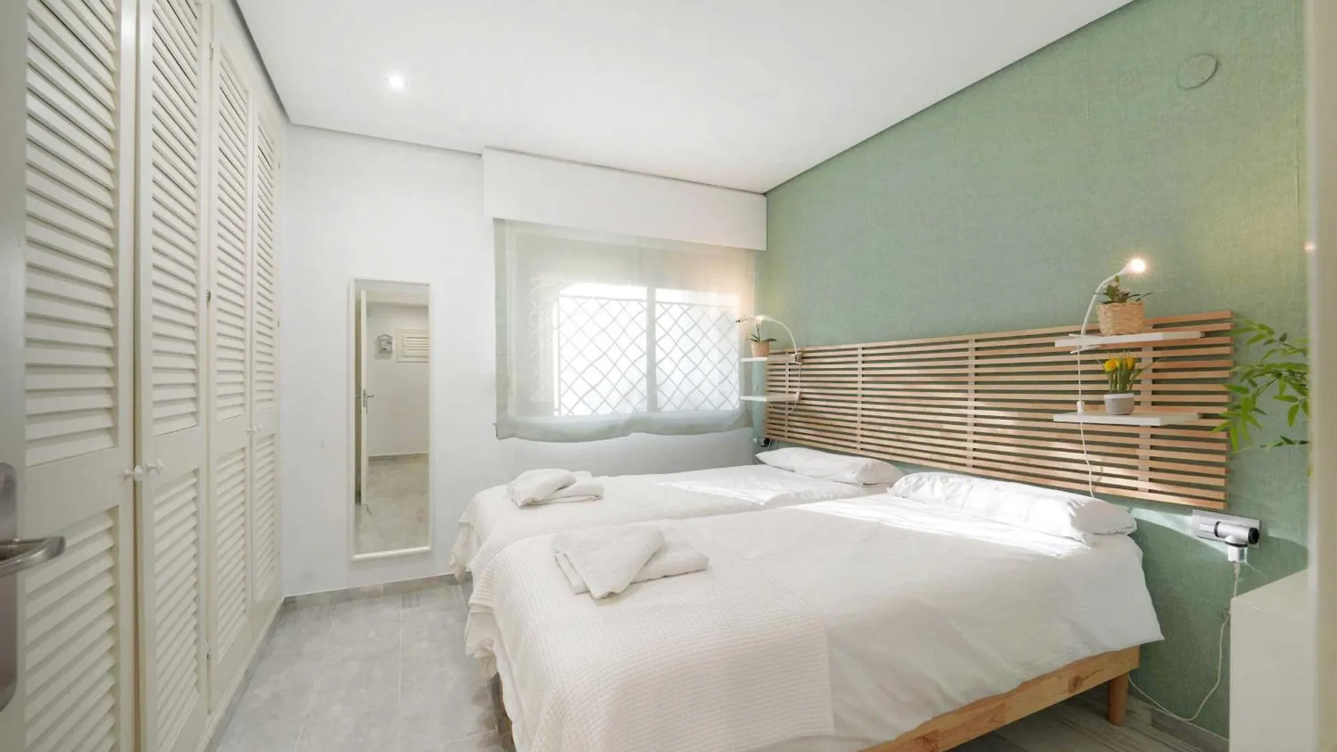 2033 Modern 3 Bed Large Terrace With Sun Loungers Apartment Marbella Spain