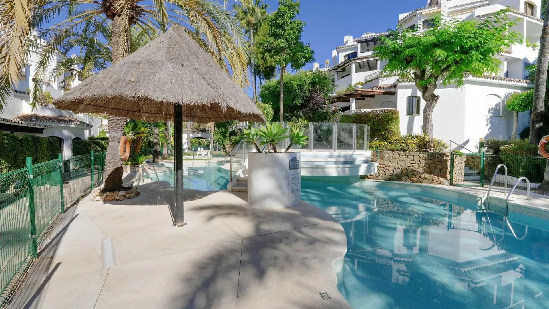 2033 Modern 3 Bed Large Terrace With Sun Loungers Apartment Marbella