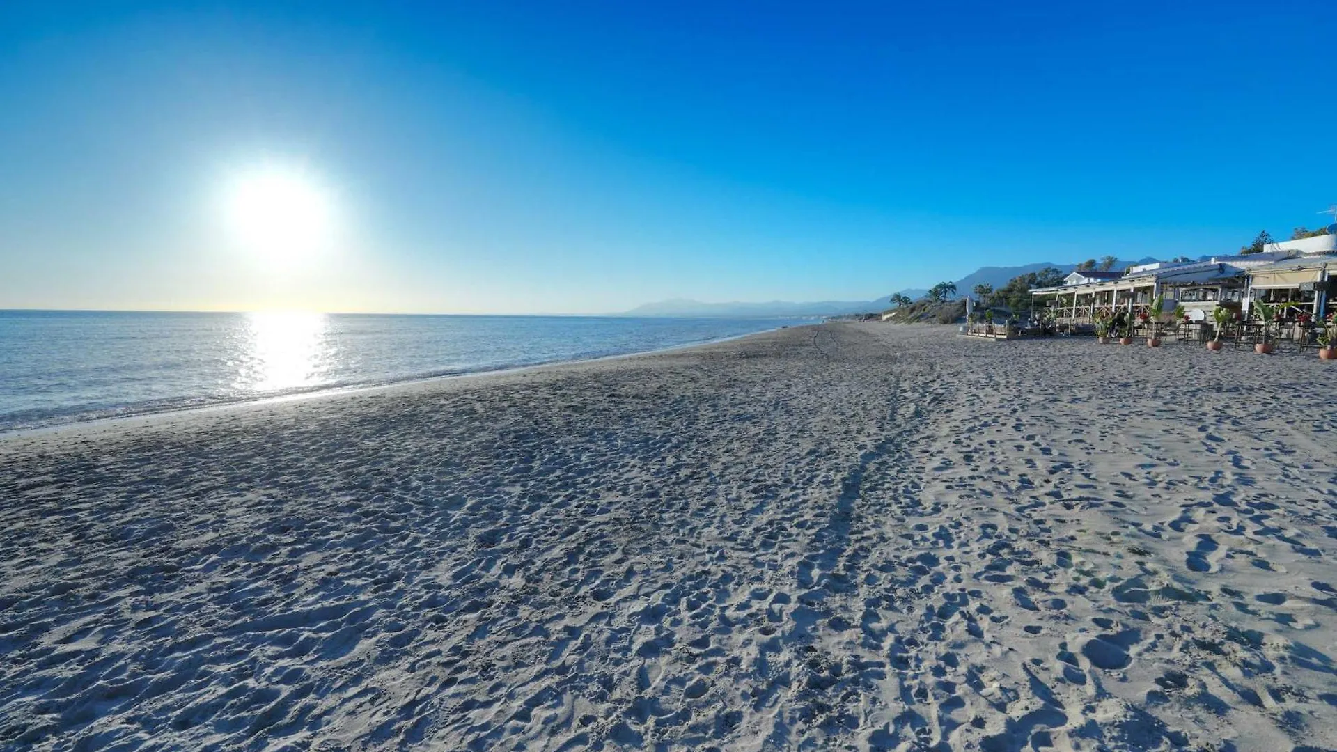 2033 Modern 3 Bed Large Terrace With Sun Loungers Apartment Marbella