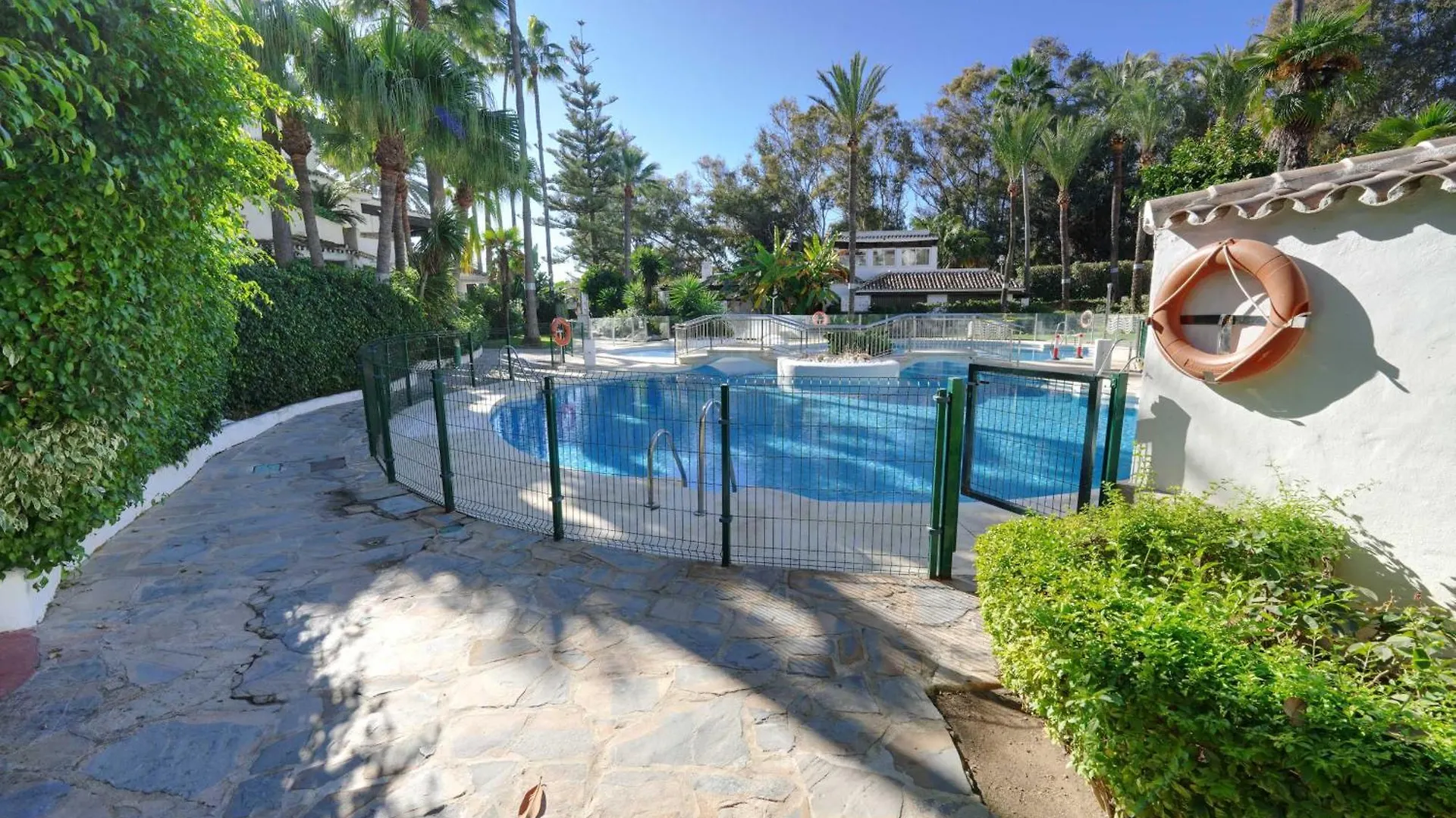 2033 Modern 3 Bed Large Terrace With Sun Loungers Apartment Marbella