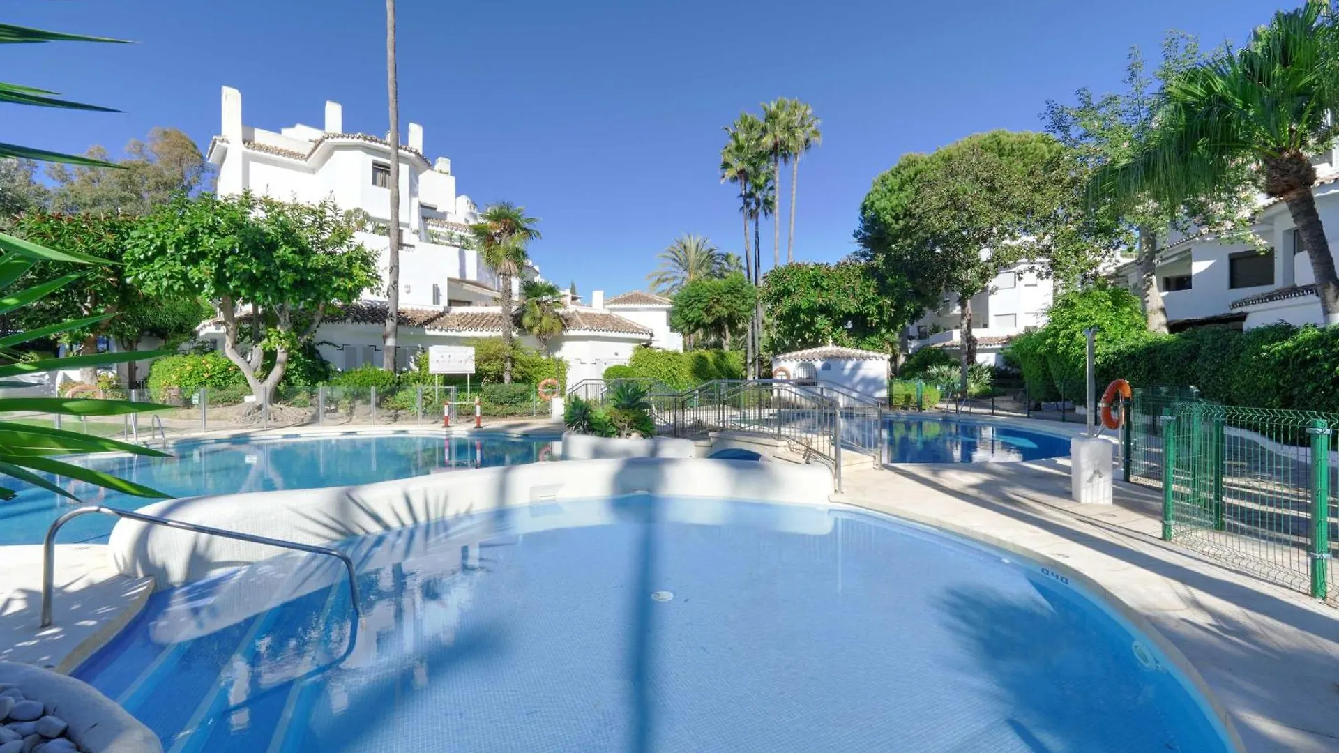 2033 Modern 3 Bed Large Terrace With Sun Loungers Apartment Marbella