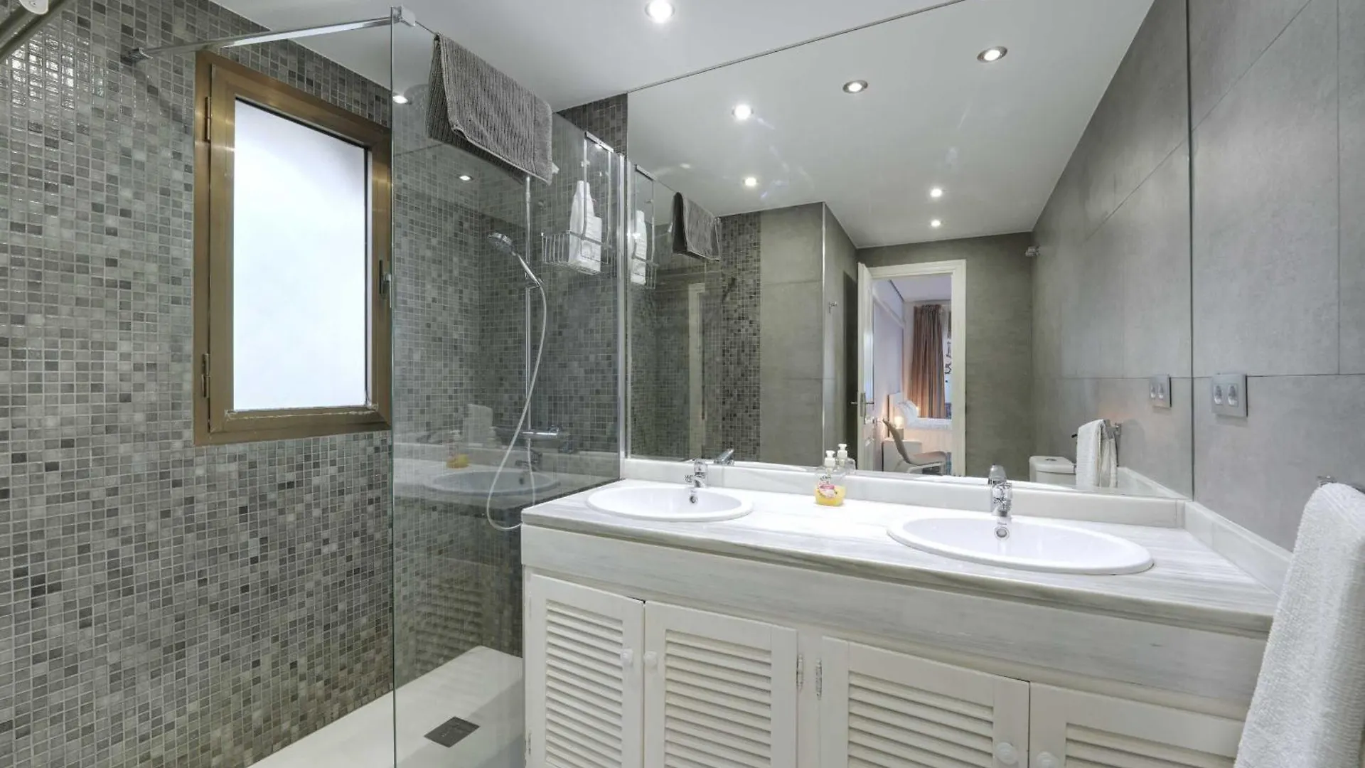 2033 Modern 3 Bed Large Terrace With Sun Loungers Apartment Marbella