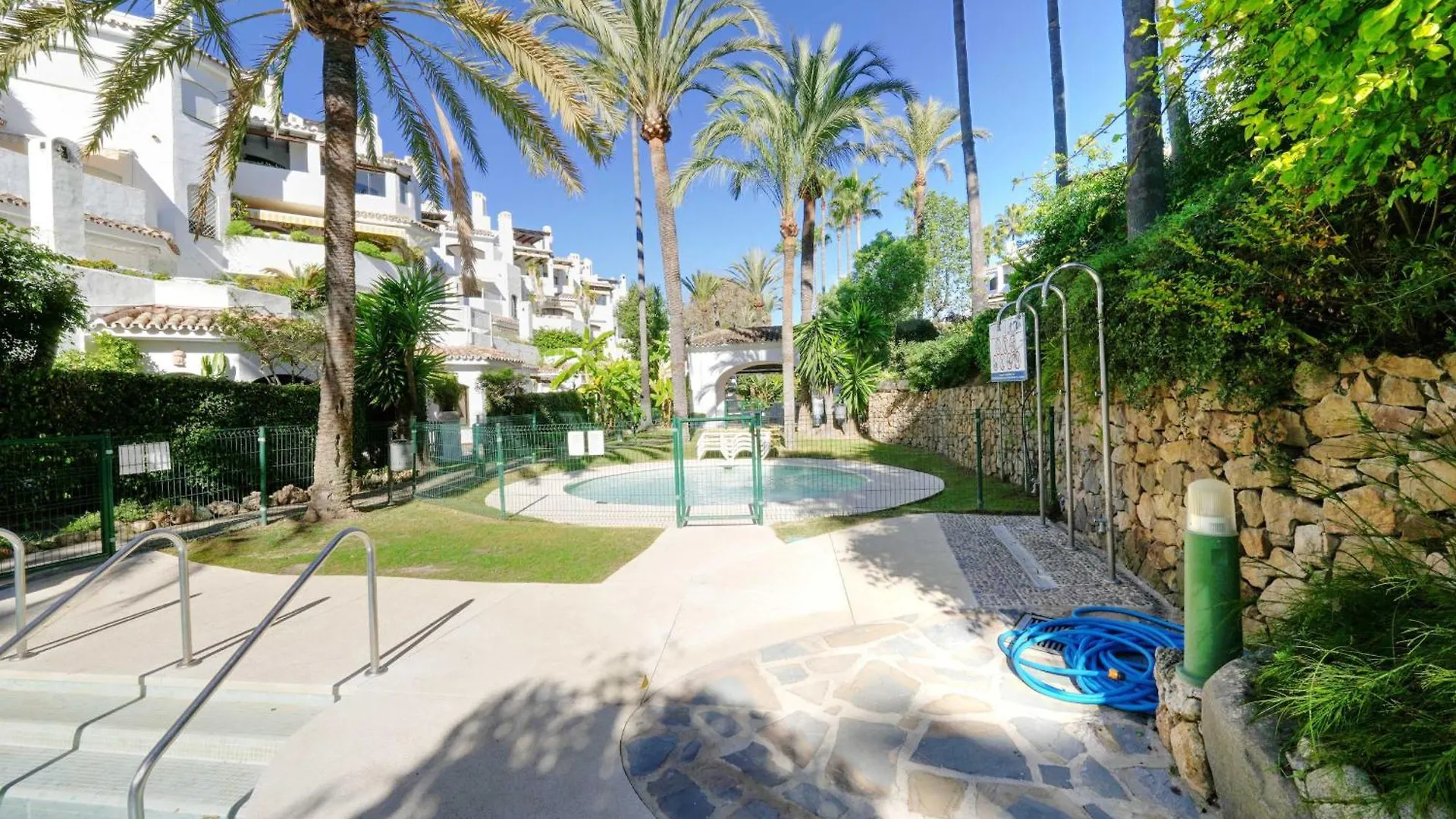 2033 Modern 3 Bed Large Terrace With Sun Loungers Apartment Marbella