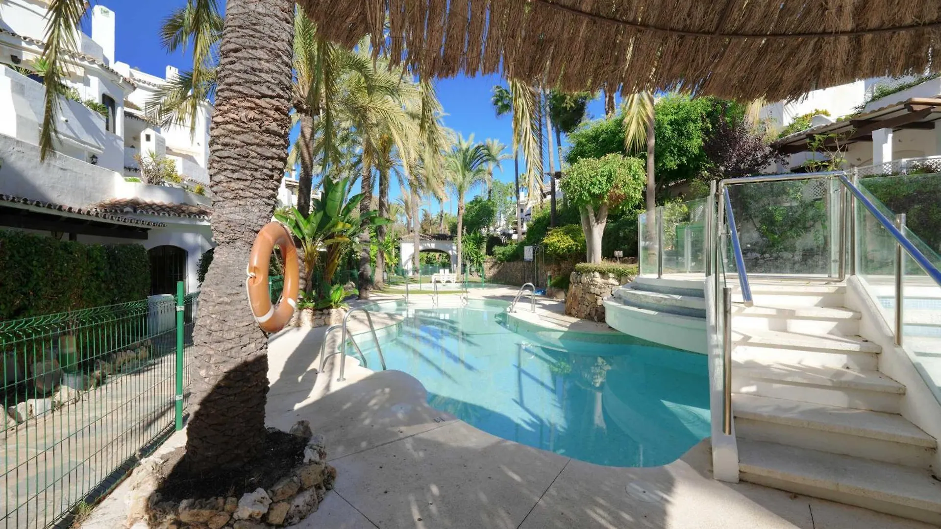 2033 Modern 3 Bed Large Terrace With Sun Loungers Apartment Marbella Spain