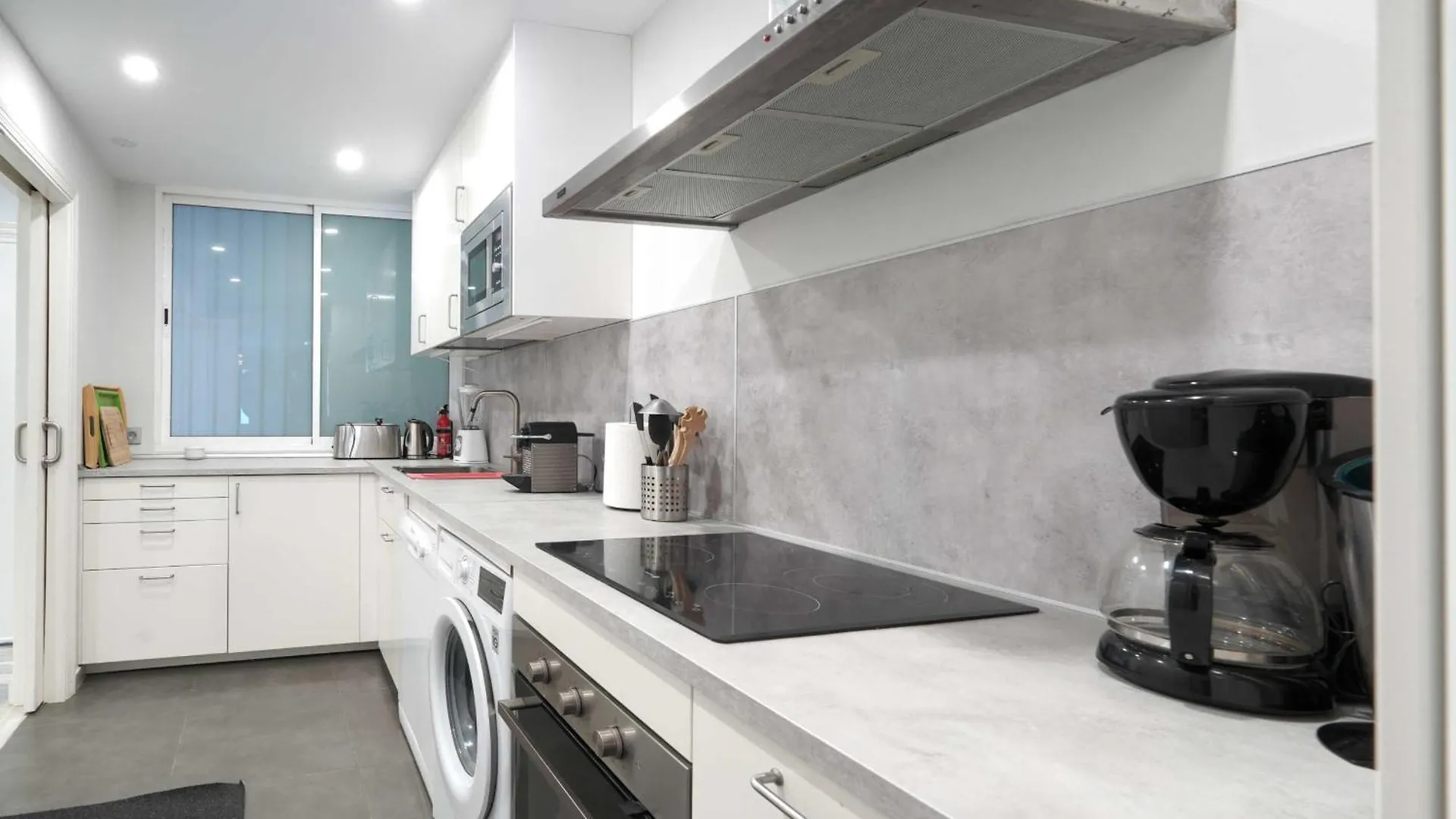 2033 Modern 3 Bed Large Terrace With Sun Loungers Apartment Marbella 0*,  Spain