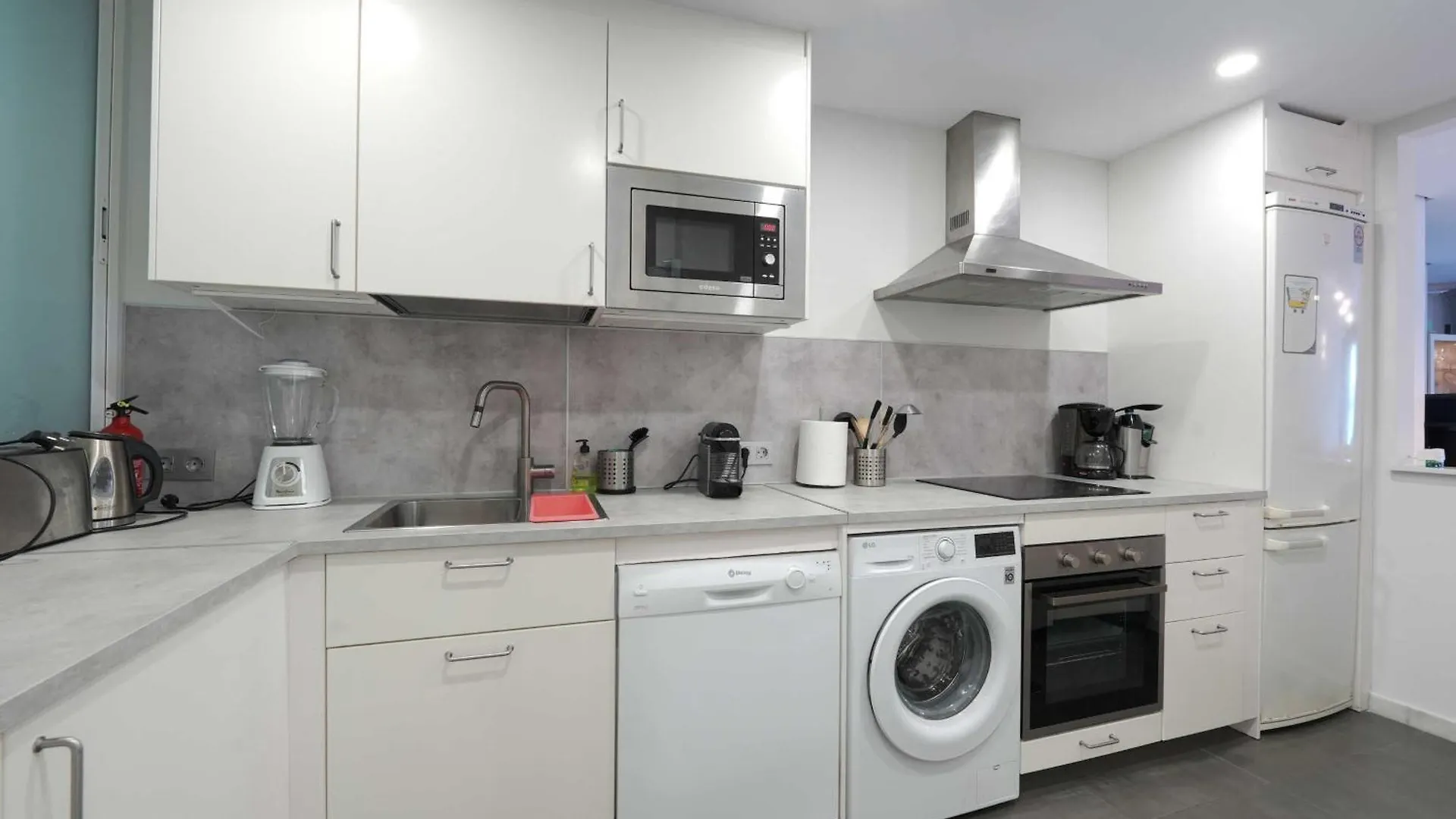 2033 Modern 3 Bed Large Terrace With Sun Loungers Apartment Marbella Spain