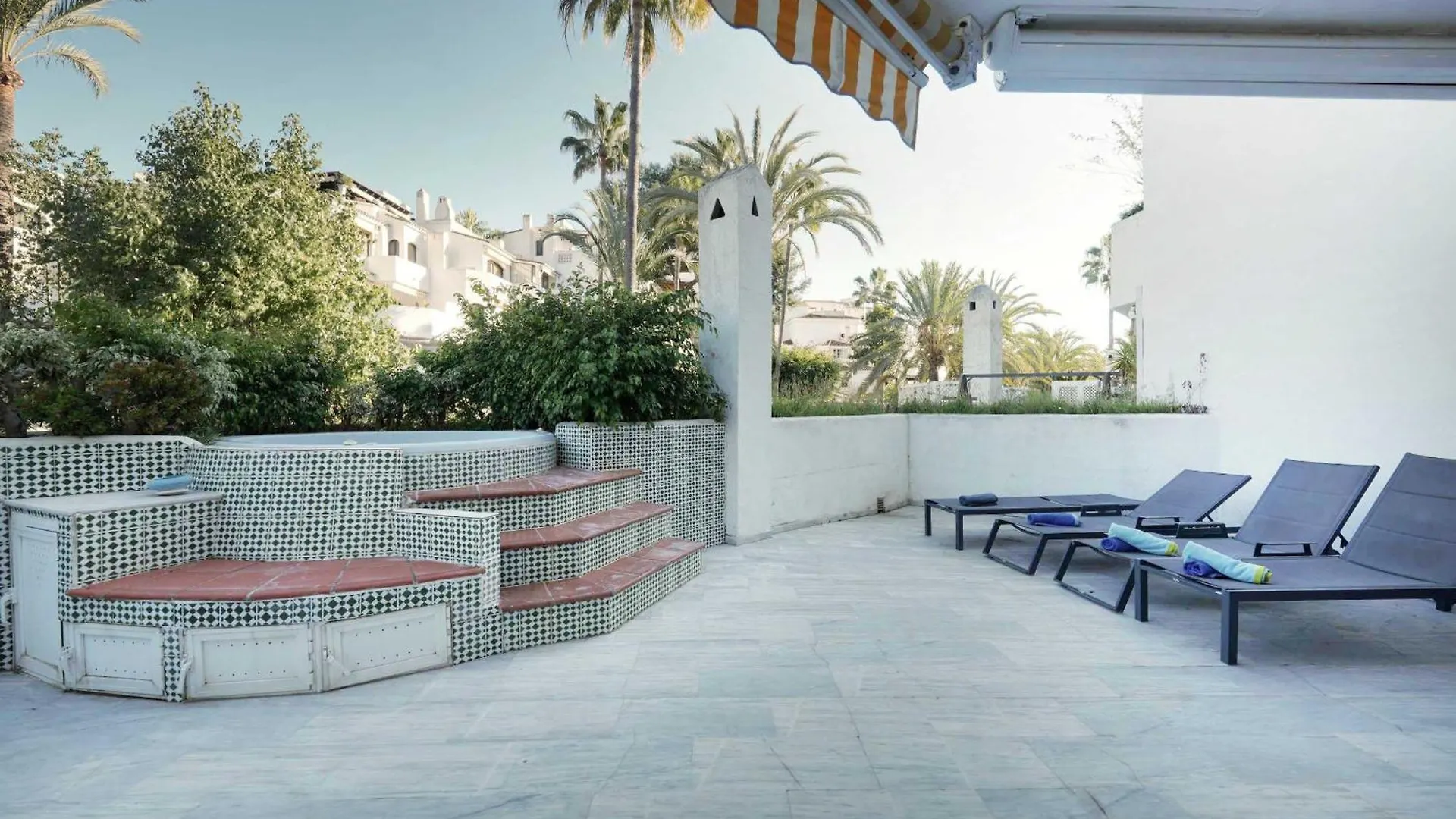 2033 Modern 3 Bed Large Terrace With Sun Loungers Apartment Marbella