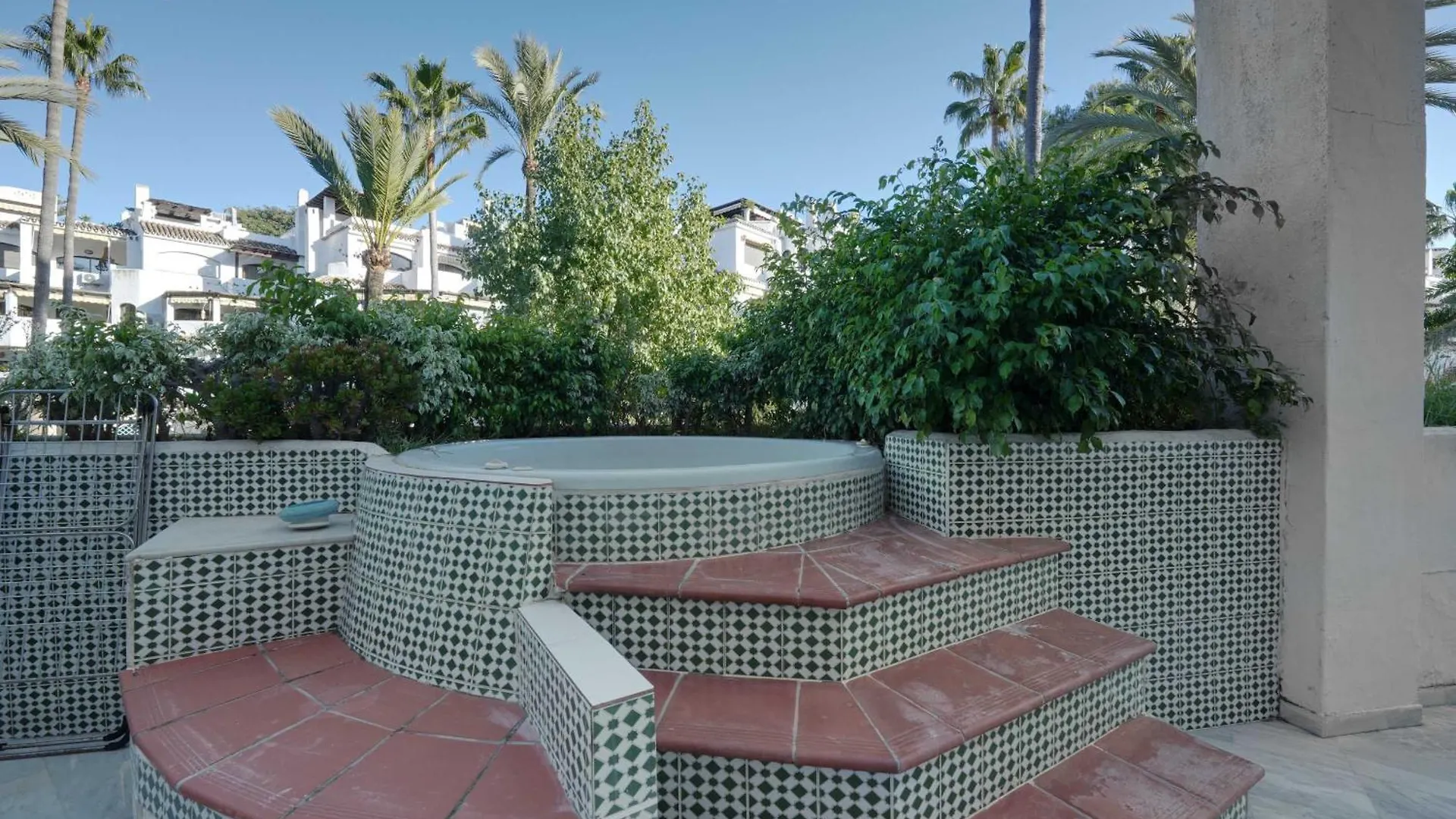2033 Modern 3 Bed Large Terrace With Sun Loungers Apartment Marbella
